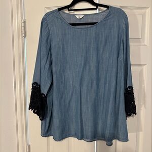 Almost new! Lyocell, blue top with gorgeous lace trim. Crown & Ivy Curvy. 2x